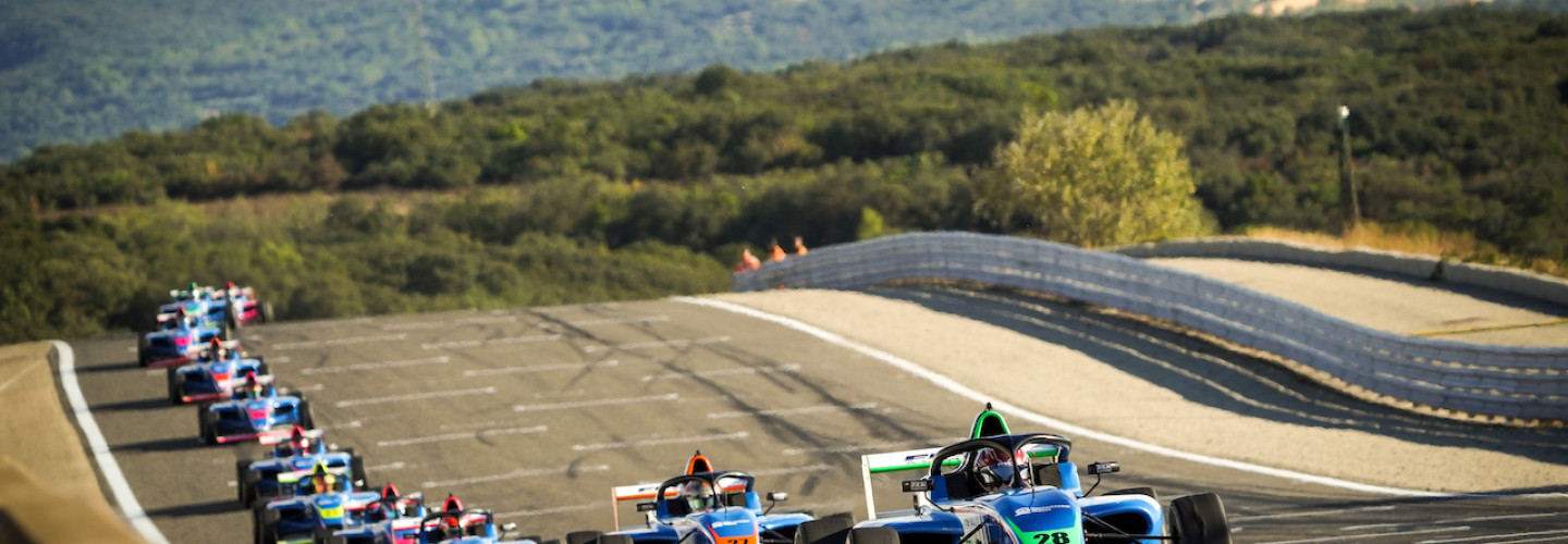 Drei Nachwuchsfahrer aus Deutschland bilden das neue ADAC Formel Junior Team. Foto: KSP Reportages
