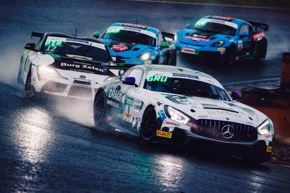 Starker Auftritt zu Rennbeginn für den Mercedes-AMG vom Drago Racing Team ZVO