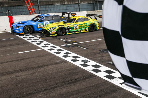 Foto-Finish: René Rast erreichte 0,045 Sekunden vor Jules Gounon das Ziel