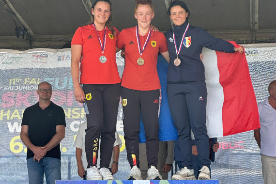 Siegerehrung ST Juniorinnen Natalie Henzler (links) und Zoe Stoll (rechts)