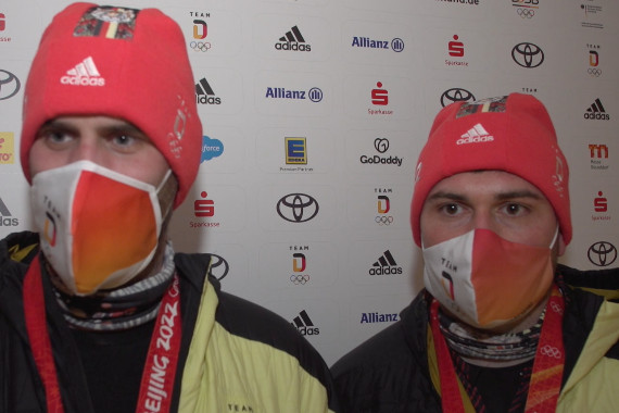 Im Interview sprechen Christoph Hafer und Anschieber Matthias Sommer über den Gewinn der Bronzemedaille im Eiskanal von Yanqing.