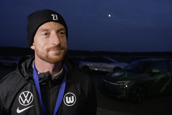 Im Interview spricht VfL-Kapitän Maximilian Arnold u.a. über seine Eindrücke von der Driving Experience sowie den Austausch mit den Spielerinnen des VfL.