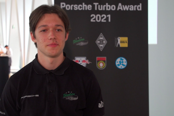 Im Interview sprechen die Preisträger Tom Wulf und Simon Schierack (beide RB Leipzig) sowie Anton Sproll (Bietigheim Bissingen Steelers) über ihren Tag bei Porsche.