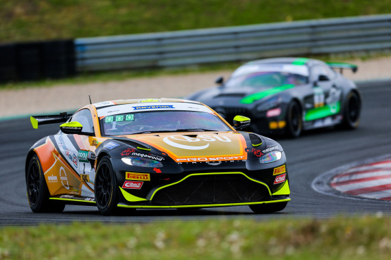 Meisterauto- Der Aston Martin Vantage GT4 von Prosport Racing