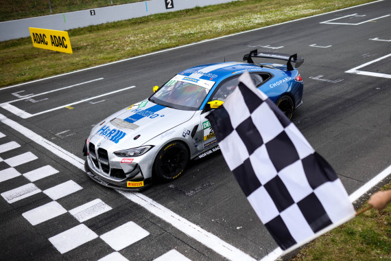 Der siegreiche BMW M4 GT4 von Hofor Racing by Bonk Motorsport