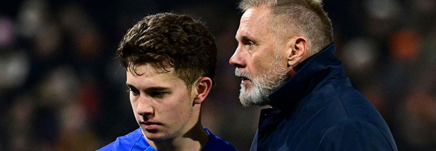 Konstantinos Karetsas (l.) mit seinem damaligen Genk-Trainer Thorsten Fink.