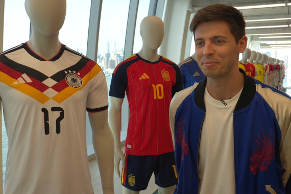 Im Interview spricht Matteo Kossmann, Senior Product Manager bei adidas, über die Besonderheiten des neuen Deutschlandtrikots.
