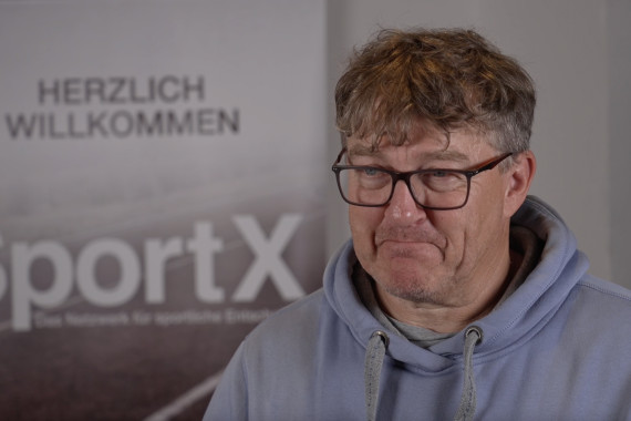 Im Interview spricht Andreas Kegelmann, Vizepräsident vom American Football Verband in Deutschland, u.a. über die Bedeutung der Veranstaltung "SportX" sowie die Entwicklung von American Football in Deutschland.