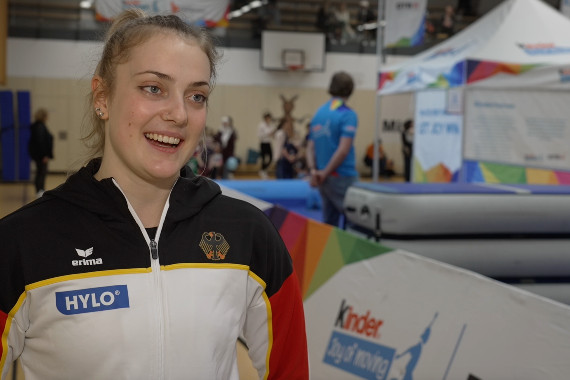 Im Interview spricht die Olympiateilnehmerin und mehrfache Deutsche Meisterin Margarita Kolosov u.a. über ihre Vorfreude auf die anstehende Weltmeisterschaft der Rhythmischen Sportgymnastik in Deutschland und darüber, welche Bedeutung die Rhythmische Sportgymnastik in Deutschland hat.