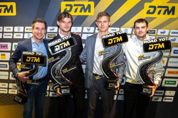 Die „Road to DTM“-Sieger 2026 Michael Schrey, Finn Zulauf, Denny Berndt und Lachlan Robinson (l-r)