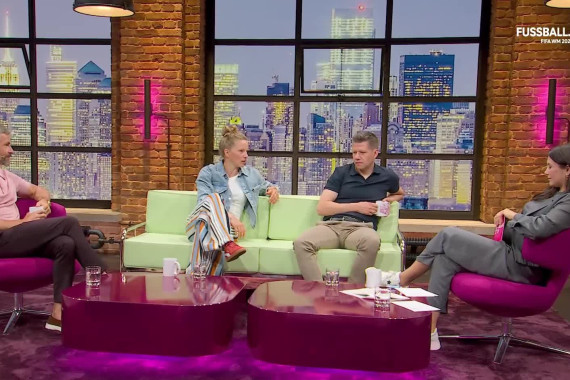 (vrnl) Moderatorin Laura Hofmann - Experten Patrick Ittrich, Tabea Kemme, Micky Beisenherz