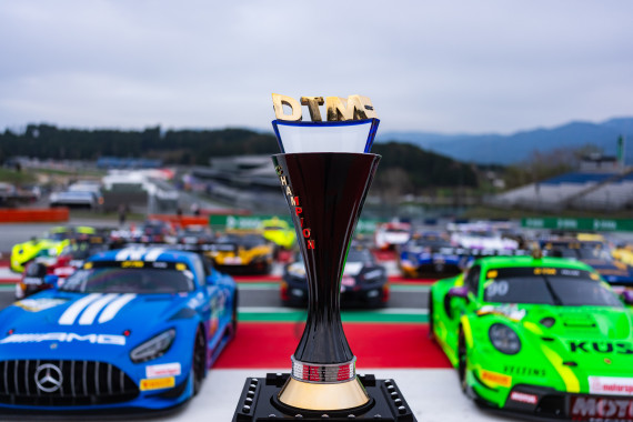 Das Ziel der DTM-Stars: die Meistertrophäe
