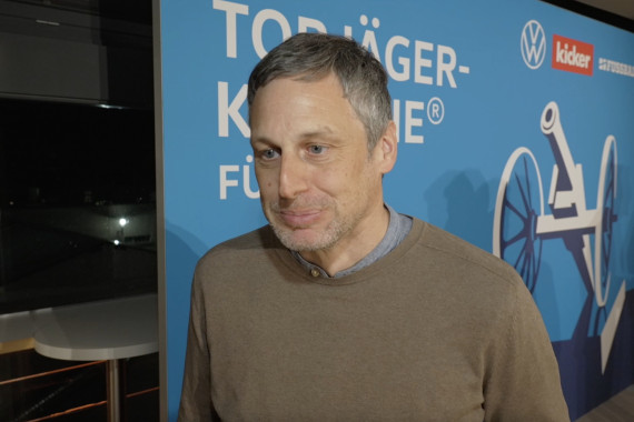 Im Interview spricht der kicker-Redaktionsleiter Bernd Salamon u.a. darüber, warum die Auszeichnung der Amateurfußballer wichtig ist und über seine Erwartungen an die Fußball-Weltmeisterschaft 2026.