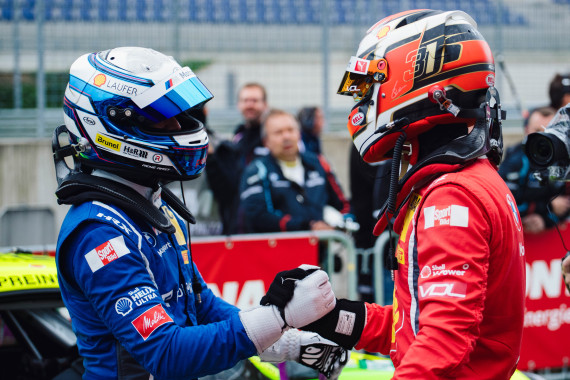 Doppelerfolg für Schubert Motorsport dank René Rast und Sheldon van der Linde (l-r)