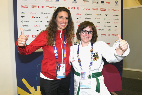 Trainerin Marina Müller mit Judo-Profi Stefanie Drescher