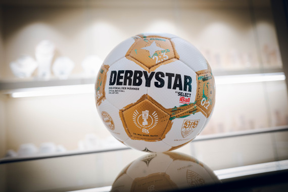 DERBYSTAR präsentiert Spielball mit integriertem Sensor