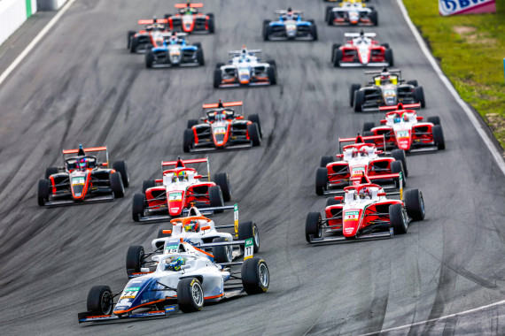 Auftakt in die zweite Saisonhälfte der ADAC Formel 4