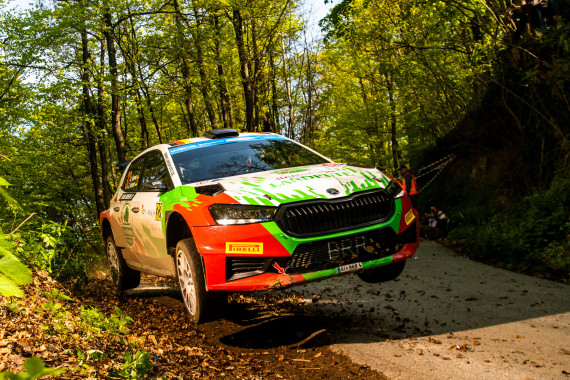 Der Deutsche Armin Kremer geht im Skoda des Teams Baumschlager Rallye+Racing auf Titeljagd