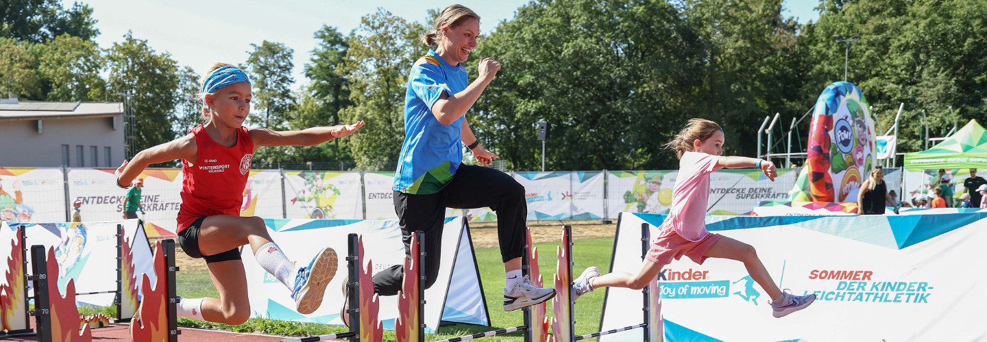 Lisa Mayer beim „kinder Joy of Moving Sommer der Kinderleichtathletik“