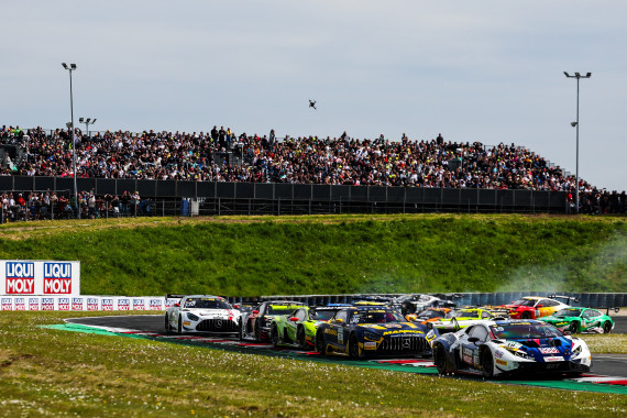 Luca Engstler gewann in Oschersleben sein erstes DTM-Rennen