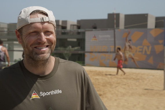 Im Interview spricht Beachvolleyball-Olympiasieger Julius Brink u.a. über seine Eindrücke des von ihm geleiteten Workshops sowie den Austausch mit den Athlet*innen.