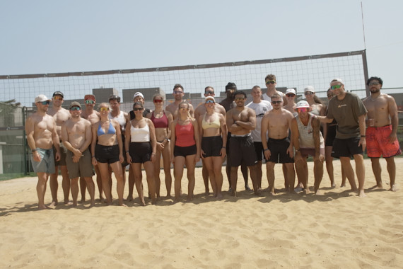 Die Teilnehmer des Workshops bekamen hilfreiche Tipps bei einer Trainingseinheit mit Beachvolleyball-Olympiasieger Julius Brink.
