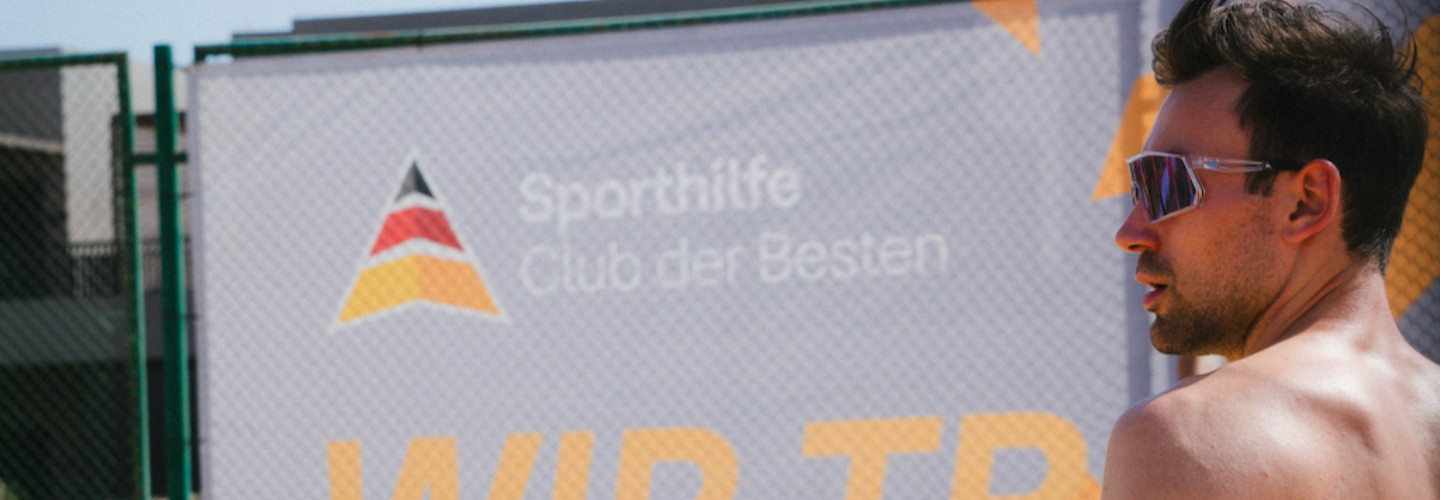 Niklas Kaul beim Beachvolleyball-Workshop