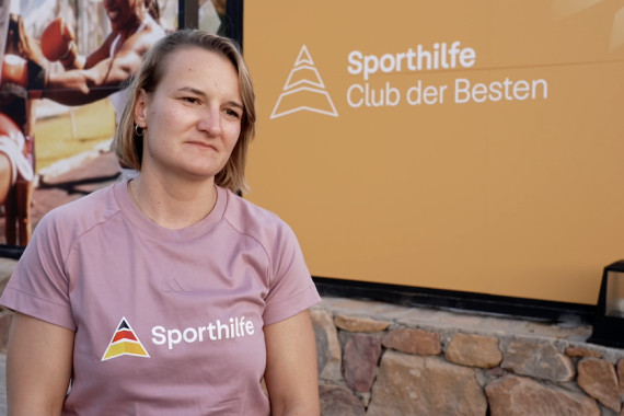 Im Interview spricht Paralympicssiegerin Anna-Lena Forster u.a. über die Bedeutung des Sporthilfe Club der Besten und blickt auf die Entscheidung, welche deutsche Region sich um die Austragung Olympischer und Paralympischer Spiele bewerben wird. Außerdem erklärt sie, welche Bedeutung die Spiele für den Parasport und die Gesellschaft hätten.
