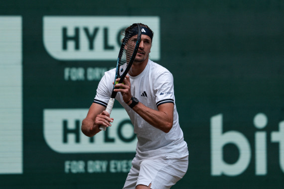 Zverev serviert sich ins Viertelfinale.JPG