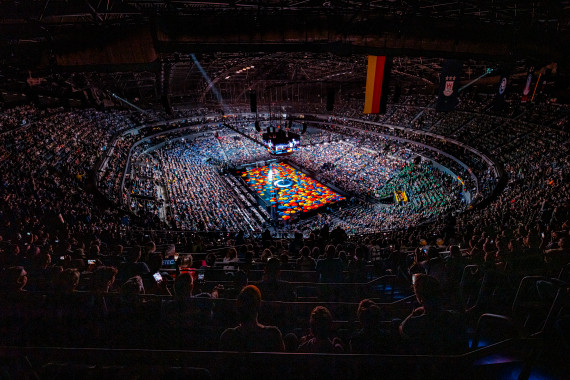 Foto vom Glasboden, der beim Lidl Final4 in der LANXESS arena in Köln zum Einsatz gekommen ist.
