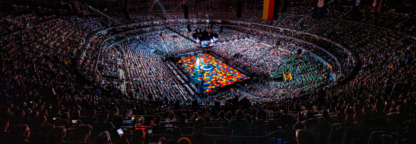 Foto vom Glasboden, der beim Lidl Final4 in der LANXESS arena in Köln zum Einsatz gekommen ist.