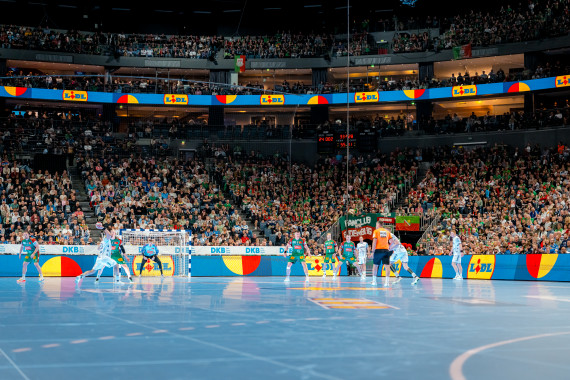 Foto vom Glasboden, der beim Lidl Final4 in der LANXESS arena in Köln zum Einsatz gekommen ist.