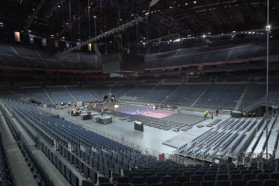 Schnittbilder: Aufbau des ASB GlassFloor in der LANXESS arena, Tag 1