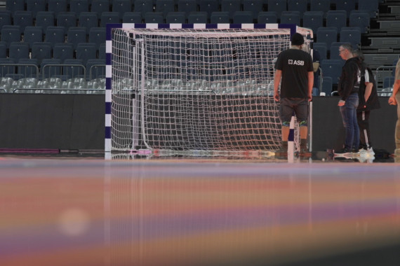 Schnittbilder: Aufbau des ASB GlassFloor in der LANXESS arena, Tag 2