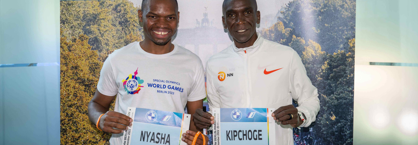 International Global Messenger Nyasha Derera trifft Olympiasieger Eliud Kipchoge