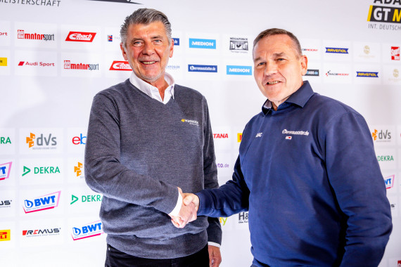 Hankook Motorsport-Director Manfred Sandbichler mit ADAC Motorsportchef Thomas Voss