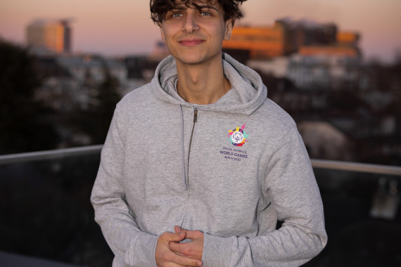 Friend of the Games und Sänger Lukas Rieger wird das Gewinnerprojekt von „Alle machen mit!“ vor den Special Olympics World Games Berlin 2023 besuchen