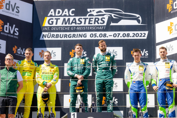 Das Podium des ADAC GT Masters auf dem Nürburgring am Sonntag