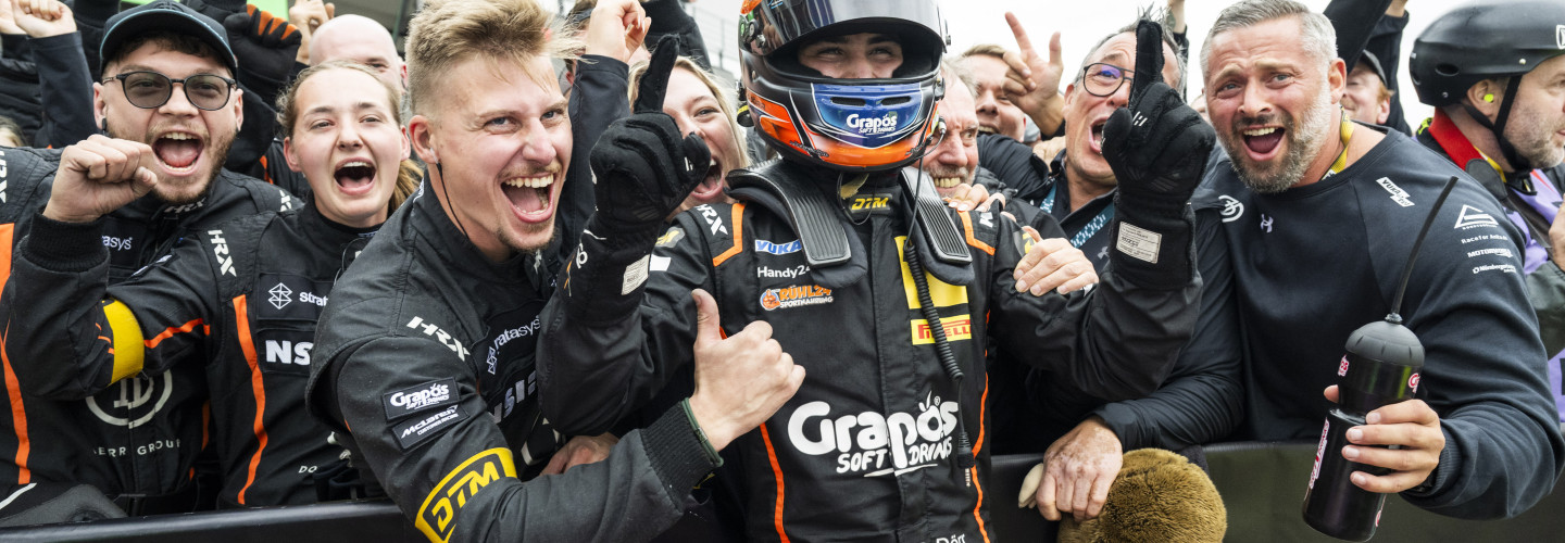 Großer Jubel über den Sieg im Sonntagsrennen bei Ben Dörr und Dörr Motorsport