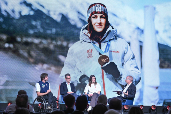 Nico Langmann, Rollstuhltennisspieler, Patrick Minar, Managing Director, Casinos Austria und Österreichische Lotterien, Janine Flock, Skeleton-Pilotin mit Veranstalter Hans-Willy Brockes (vl)