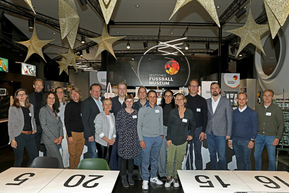 Vertreterinnen und Vertreter der Gründungsmitglieder trafen sich im Deutschen Fußballmuseum
