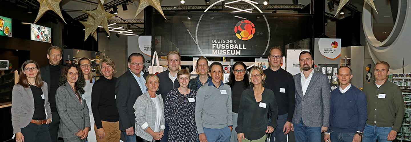 Vertreterinnen und Vertreter der Gründungsmitglieder trafen sich im Deutschen Fußballmuseum in Dortmund