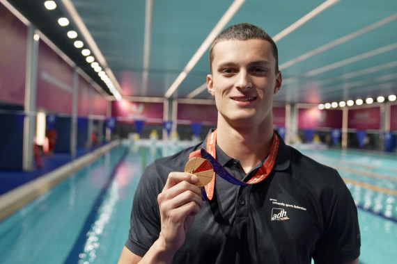 Gold für Schwimmer Luca Nik Armbruster