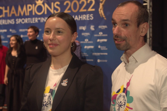 Im Interview sprechen Lilly Binder und Robert Herberg, Special-Olympics-Athleten, u.a. über die Preisvergabe der Champions Gala 2022 in Berlin.