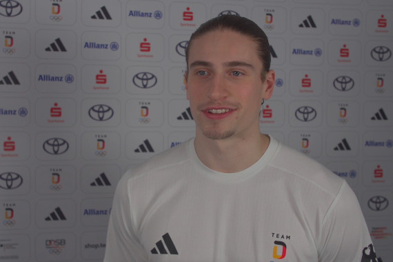 Im Interview spricht Handball-Nationalspieler Juri Knorr über die Besonderheiten der Paris-Kollektion und über seine Ziele bei den Wettkämpfen in der Handballnation Frankreich.