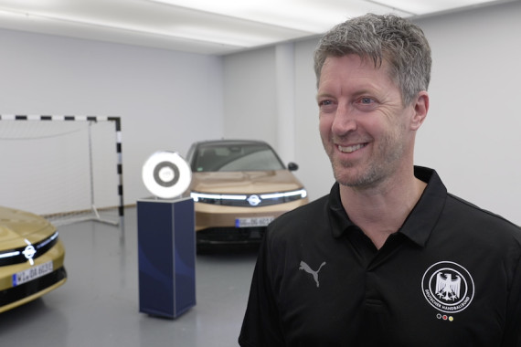 Im Interview spricht Markus Gaugisch, Handball-Bundestrainer der Frauen, u.a. über die Bedeutung der Partnerschaft mit Opel sowie die Entwicklung des deutschen Frauen-Handballs als Vizeweltmeisterinnen.