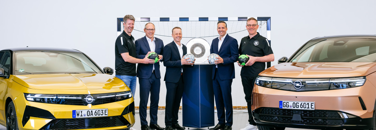 v.l.n.r. Markus Gaugisch (Frauen-Bundestrainer), Mark Schober (DHB-Vorstandsvorsitzender), Frank Bohmann (HBL-Geschäftsführer), Patrick Dinger (Opel Deutschland-Chef), Alfed Gislason (Männer-Bundestrainer).