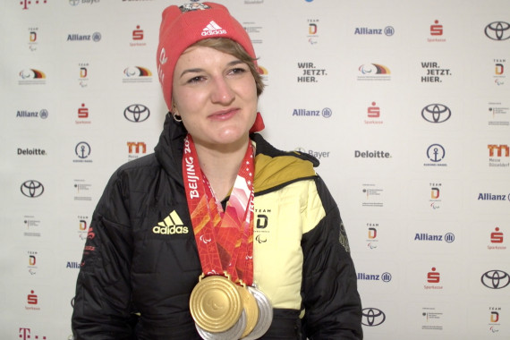 Interview mit Anna-Lena Forster nach ihrer Goldmedaille im Slalom