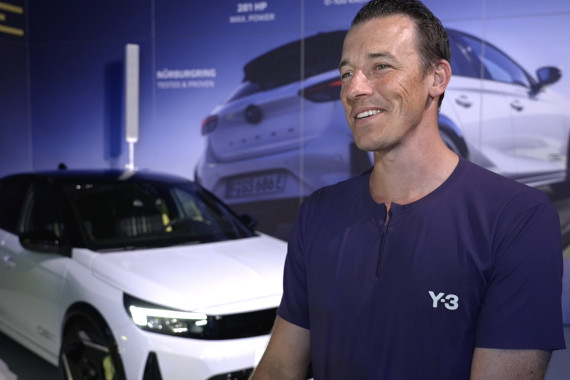 Im Interview spricht Dominik Klein, Handball-Weltmeister von 2007, u.a. über die anstehende Heim-Weltmeisterschaft im kommenden Jahr, die aktuelle Bundesliga-Saison in der Opel Handball-Bundesliga sowie die Eindrücke bei der Driving Experience in Wien.