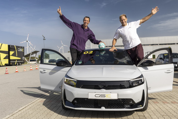 Dominik Klein und Steffen Weinhold testen den neuen Opel Corsa GSE